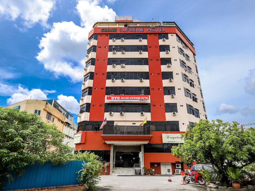 Grand Supreme Hotel Kuching Dış mekan fotoğraf