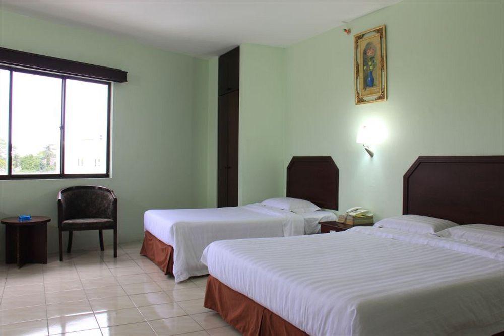 Grand Supreme Hotel Kuching Dış mekan fotoğraf