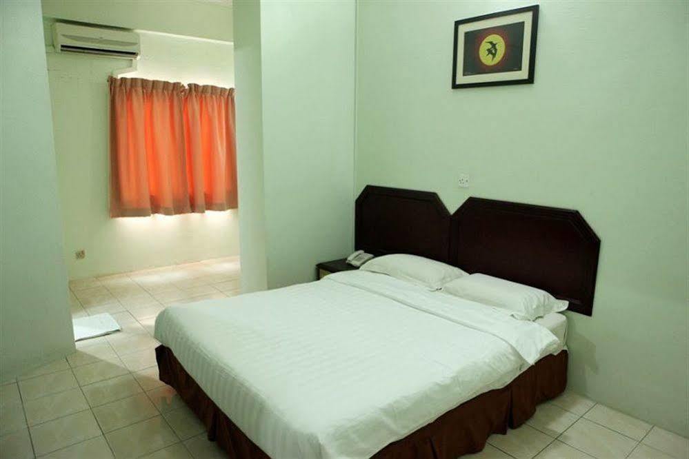 Grand Supreme Hotel Kuching Dış mekan fotoğraf